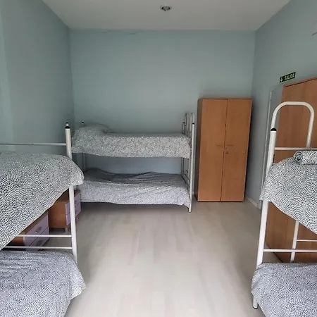 Hostel De *
